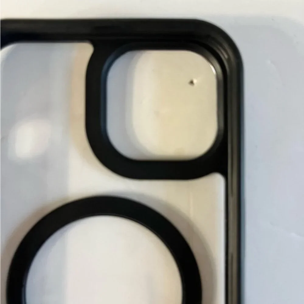 Set of 2 MagSafe iPhone 13 Cases – Clear & Black Trim - Picture 5 of 9